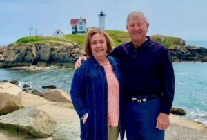 Couple in front of Lighthouse, Photo Courtesy of: Maine Day Trip Tours