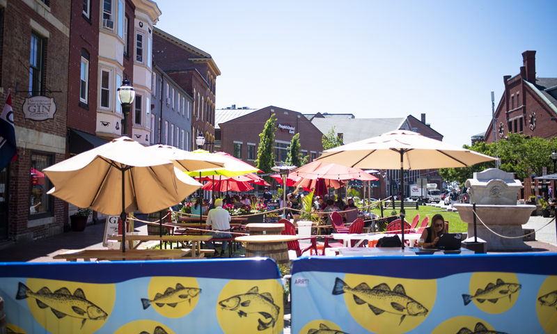 Outdoor Seating Downtown - Photo Credit Capshore Photography Outdoor Seating Downtown - Photo Credit Capshore Photography