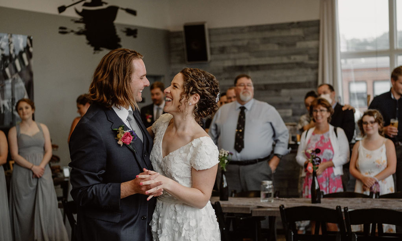 Rising Tide Wedding. Photo Credit: Little Redd Photography