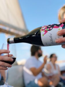 Wine pour on a wine sail, Photo Credit: Wine Wise Events