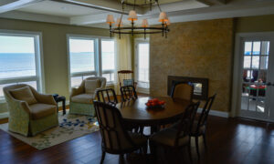 Alouette suite dinning room, Photo Credit: Lauren Peters at Visit Portland