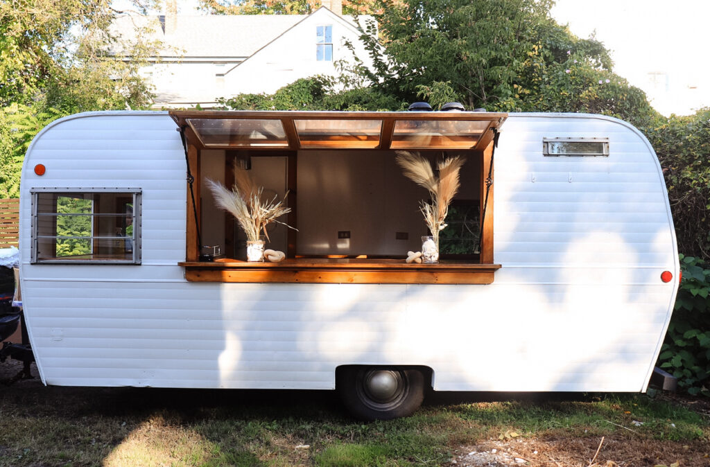 Mobile Raw Bar. Photo Credit: The Briny Babe, LLC