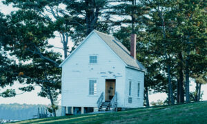 White house standing by the coast: Photo Credit: Kivalo