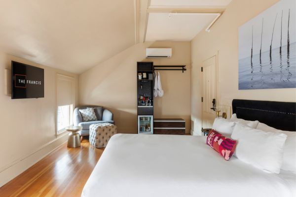 Business & Bliss - Photo Credit: The Francis Hotel